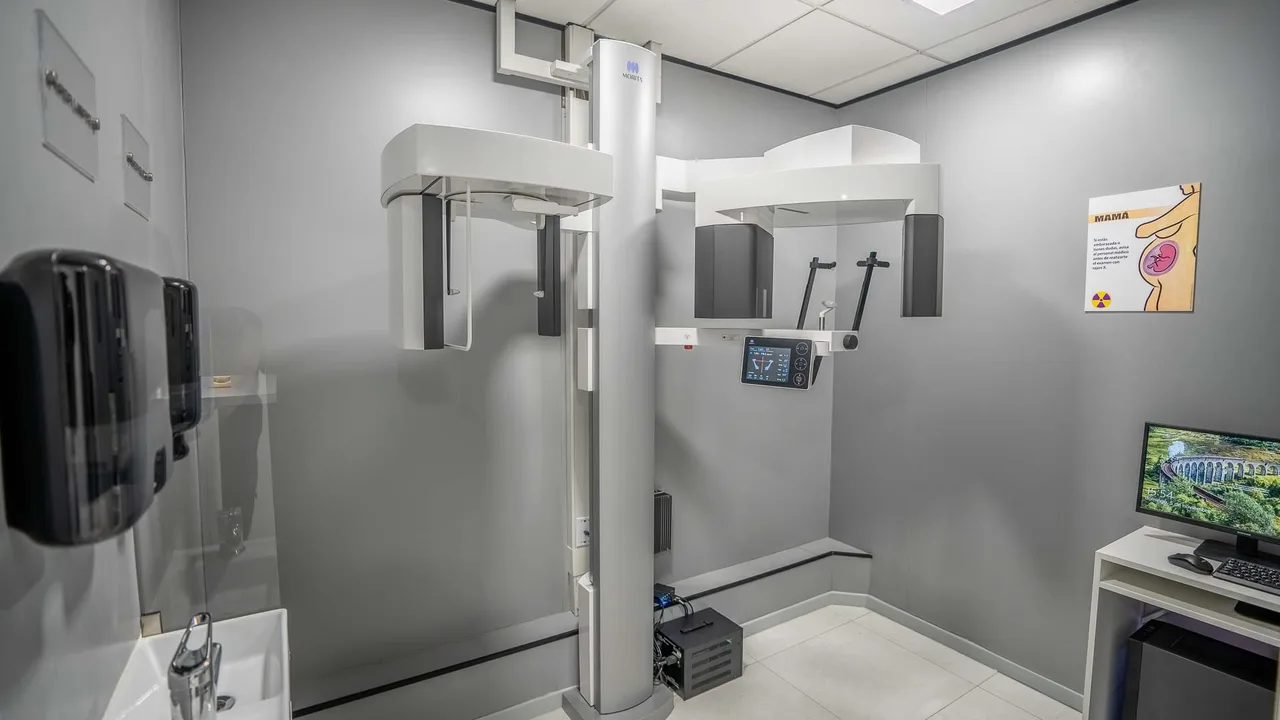 Sala de rayos de ScanLab con el equipo panorámico y de tomografía Morita X800